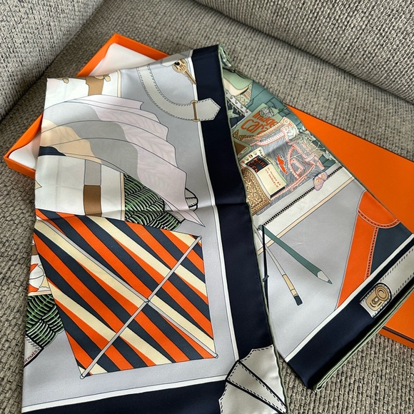 NEW HERMES Bagage a Main 100% SILK Scarf 90 w/ Receipt - Picture 13 of 16